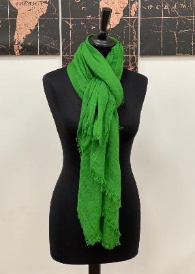 Foulard uni en viscose modèle brise 