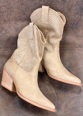 Bottines ajoures defile 