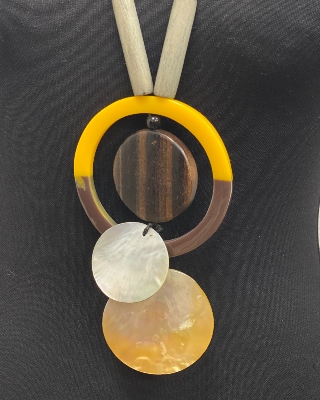 Sautoir cercle et nacre defile