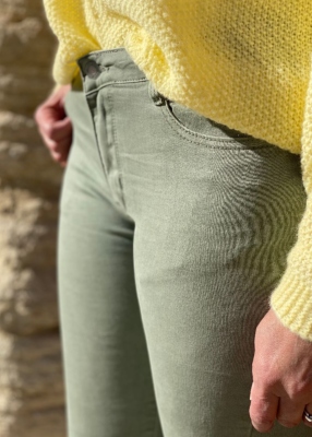 Pantalon coupe slim Lilia coloris Vert Amande