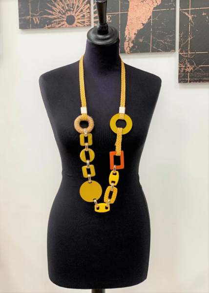 Sautoir jaune tressé avec anneaux 