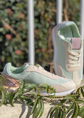 Sneakers modèle pastel