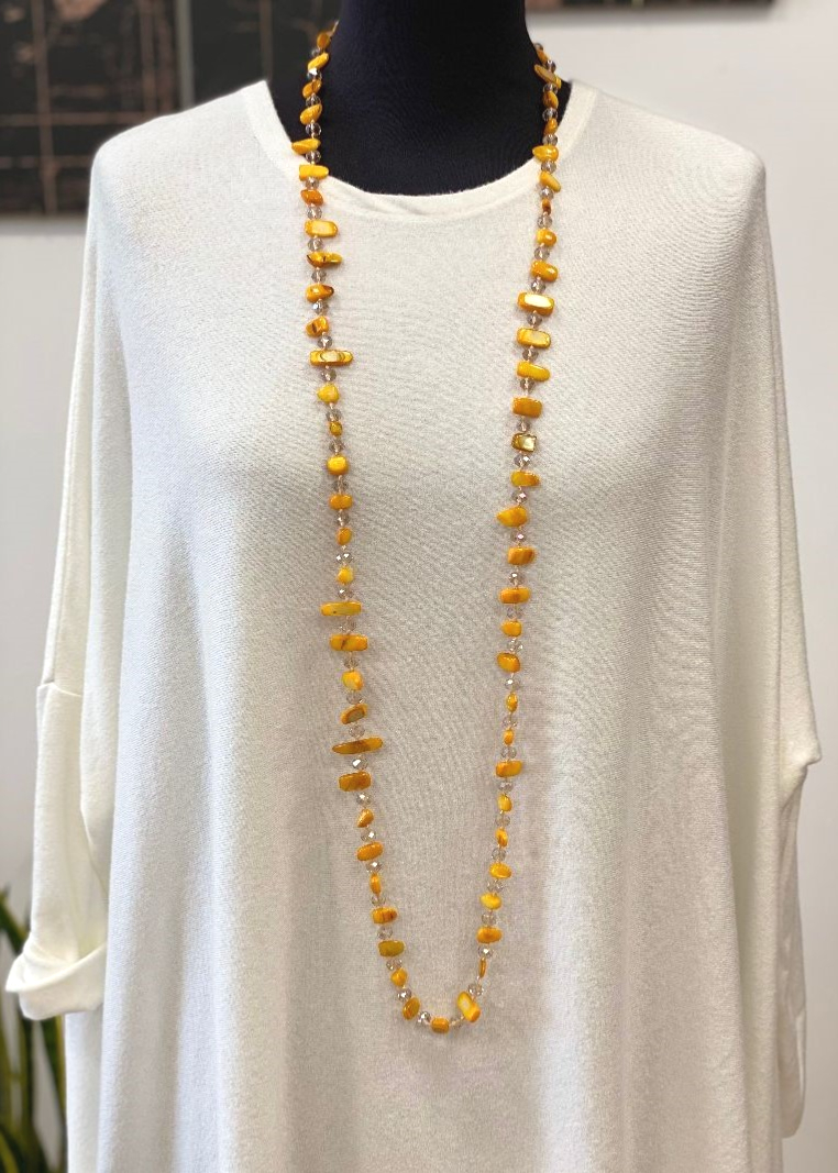 Sautoir de pierres et de perles