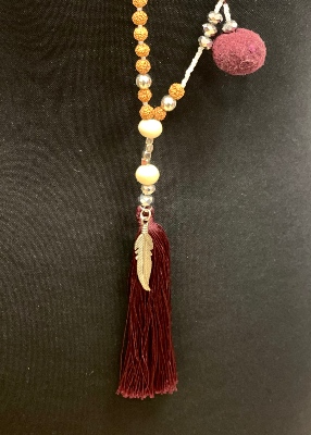 Sautoir perle et pompons boules 