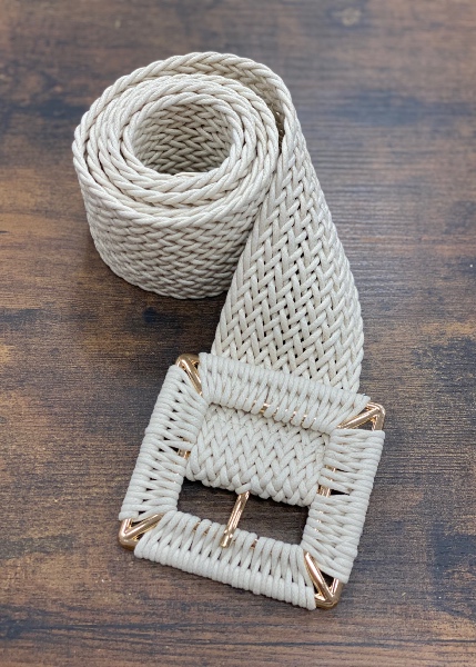 Ceinture unie à boucle carrée