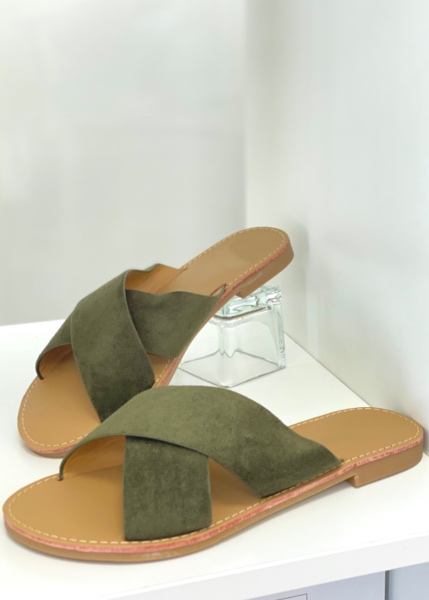 Sandales plates femmes kaki defile