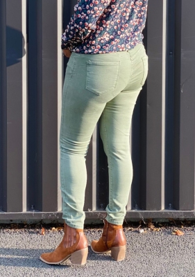 Pantalon coupe slim Lilia coloris Vert Amande