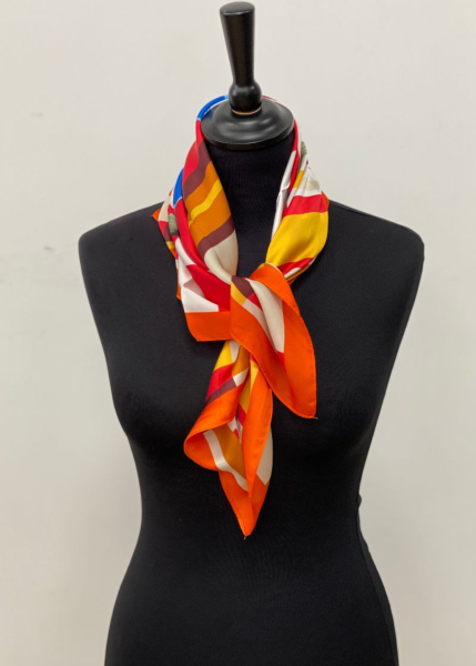 Foulard carre soyeux 