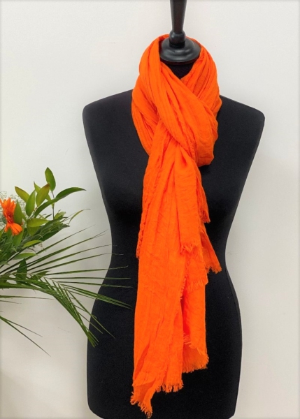 Foulard uni en viscose modèle brise 